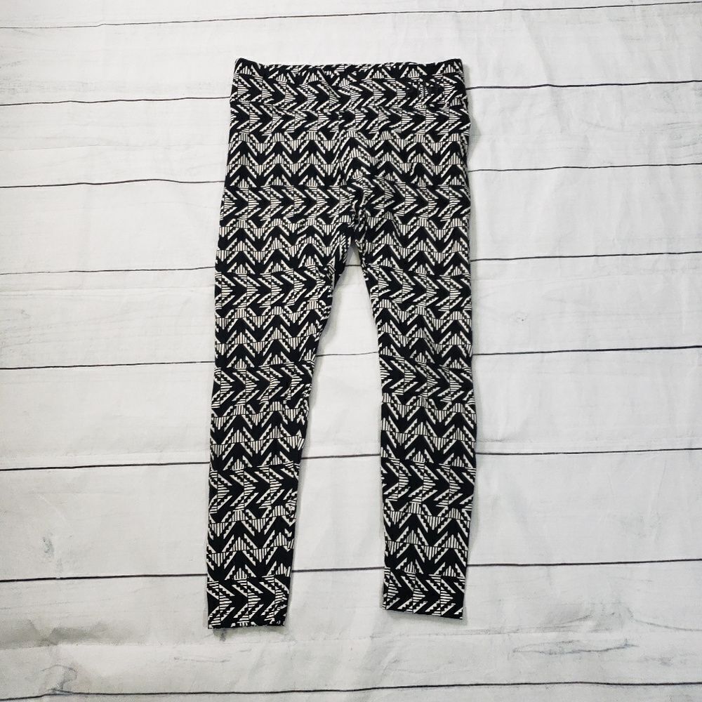 PINK Victoria's Secret chevron aztec leggings Med